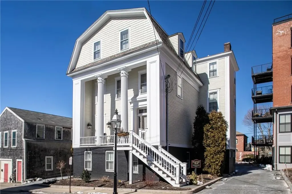 15 John Street Bristol RI 02809