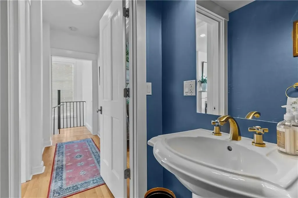 15 John Street Bristol RI 02809