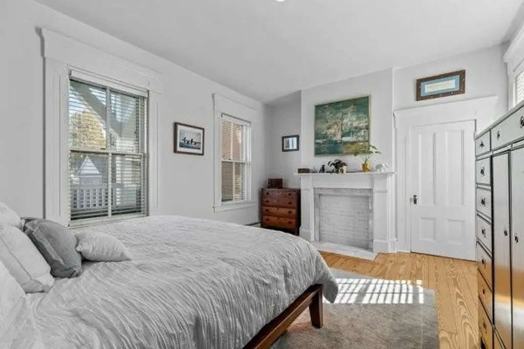 15 John Street Bristol RI 02809