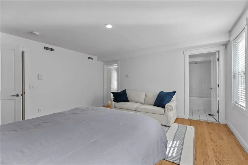15 John Street Bristol RI 02809