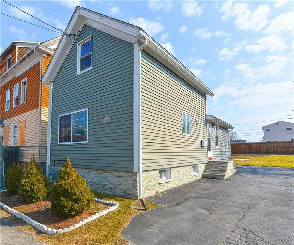 44 Arlington Avenue Warren RI 02885