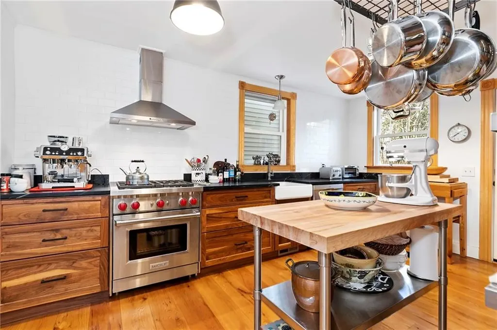 4 Gillies Court Newport RI 02840