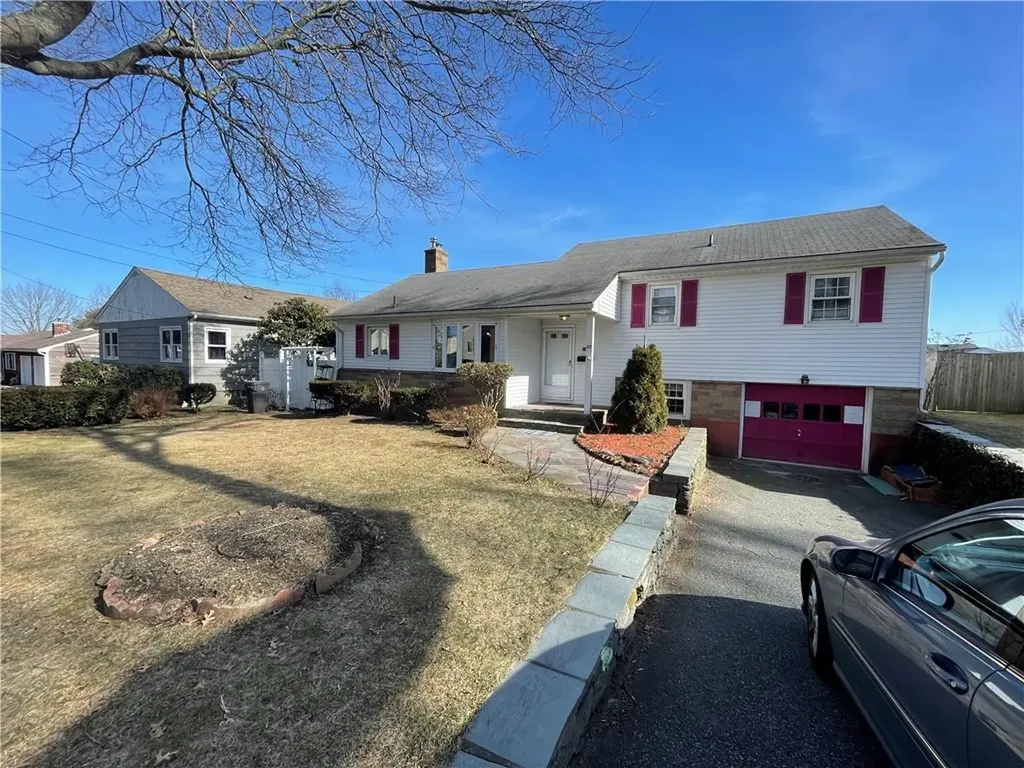 57 Oak Street Middletown RI 02842