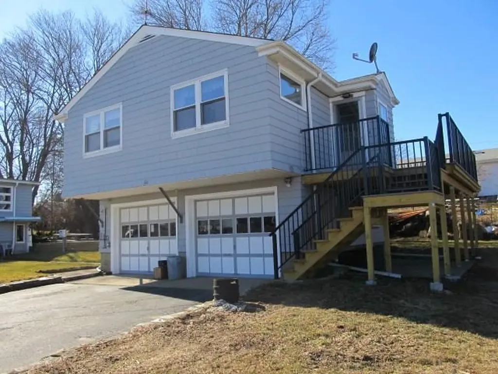 61 Narragansett Avenue Portsmouth RI 02871