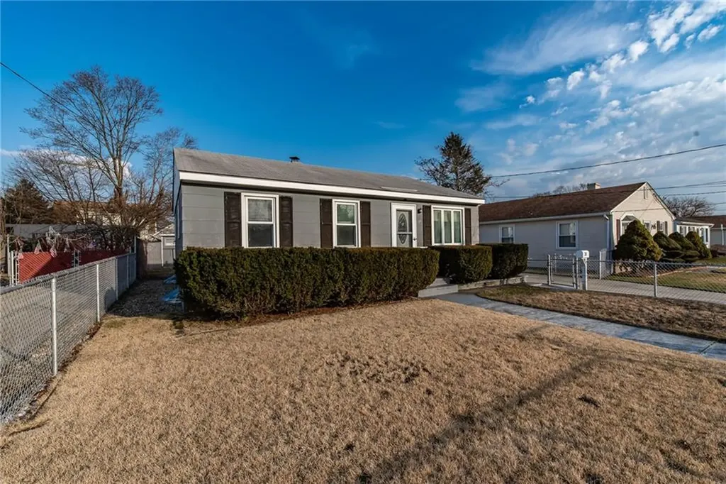 74 Mcaloon Street Pawtucket RI 02861