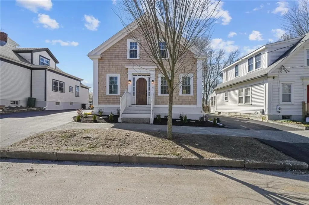 18 Mount Hope Avenue Bristol RI 02809