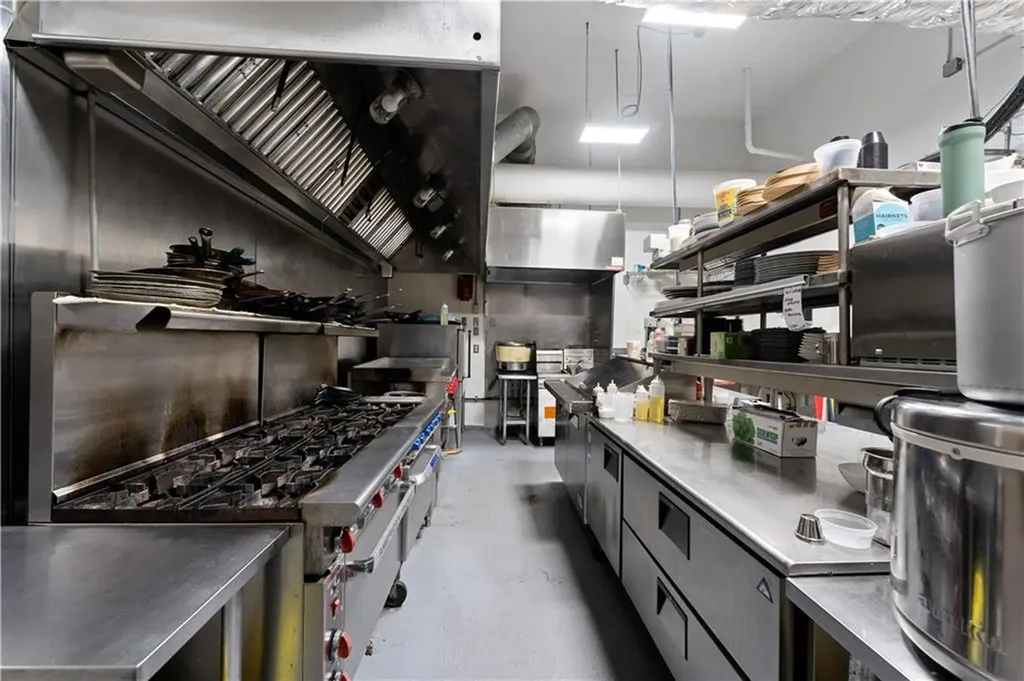 382 Thames Street Bristol RI 02809
