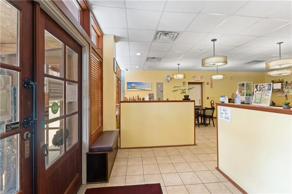382 Thames Street Bristol RI 02809