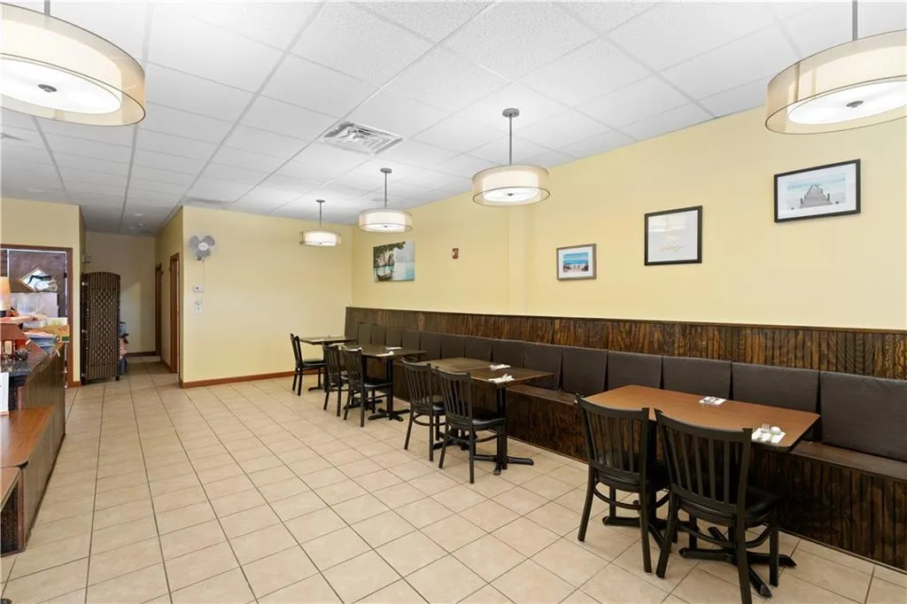 382 Thames Street Bristol RI 02809
