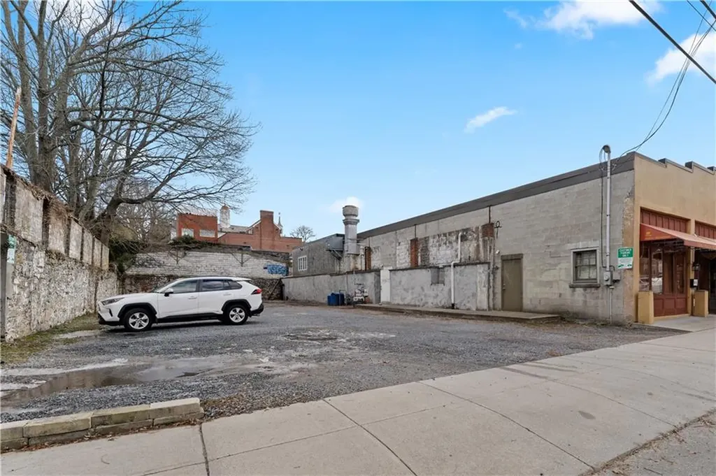 382 Thames Street Bristol RI 02809