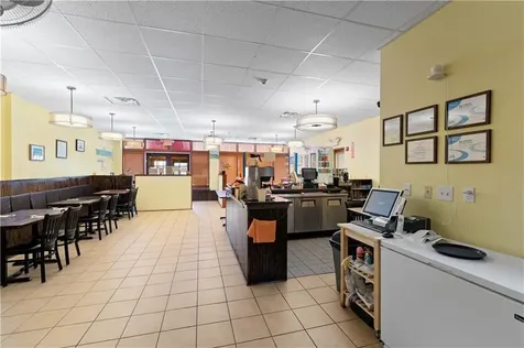 382 Thames Street Bristol RI 02809