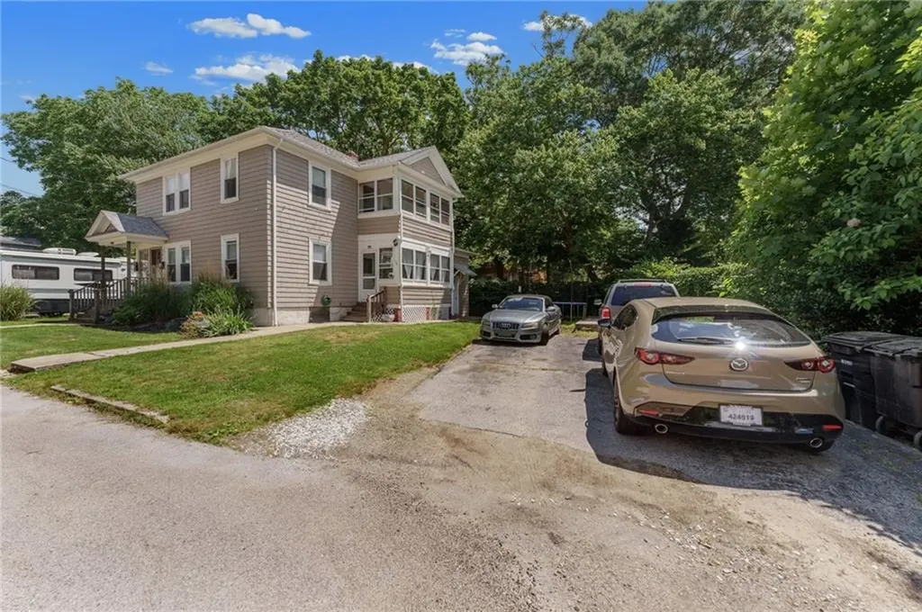 141 Read Avenue Coventry RI 02816
