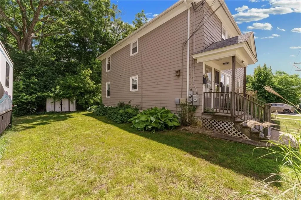 141 Read Avenue Coventry RI 02816
