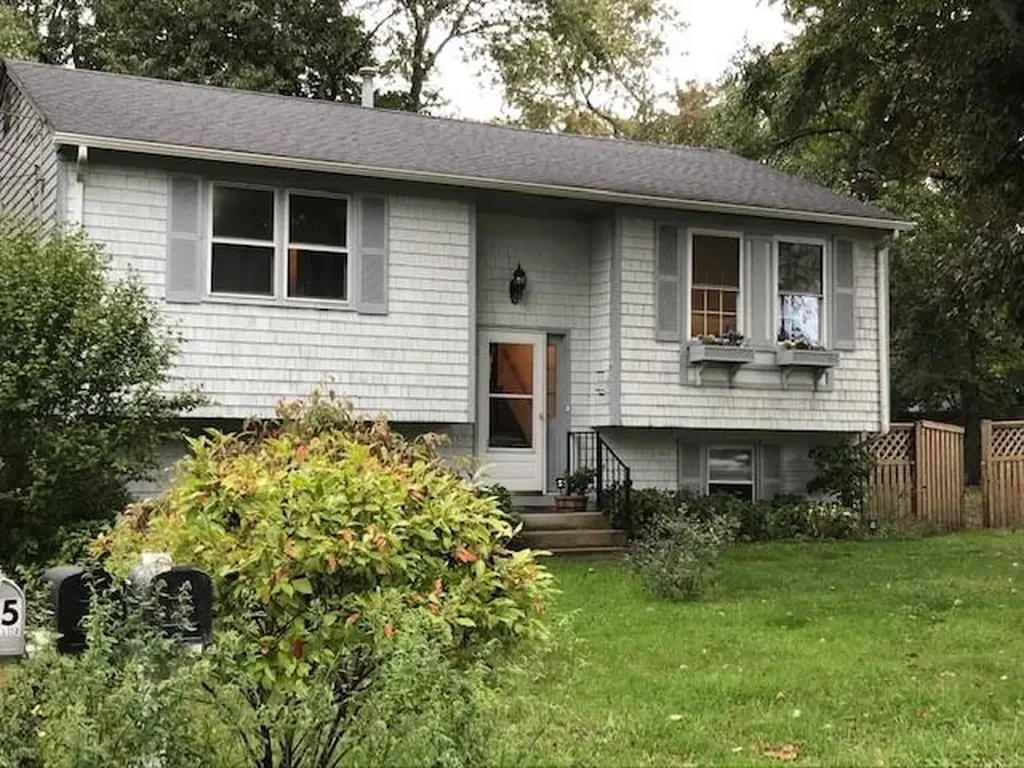95 Conanicus Road Narragansett RI 02882