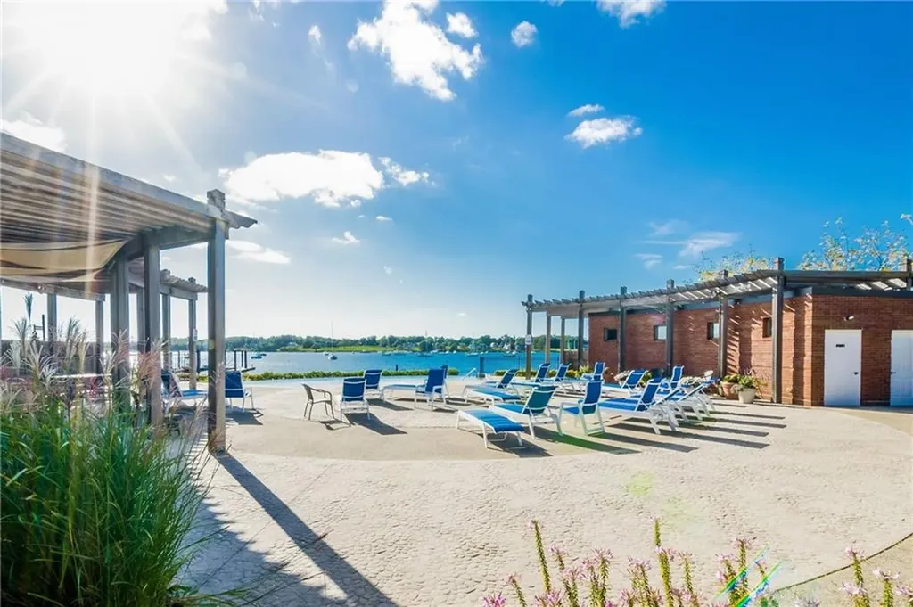 341 Thames Street Bristol RI 02809