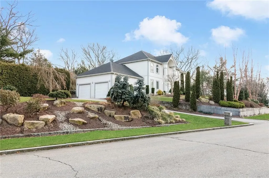 15 Morgan Court Lincoln RI 02865