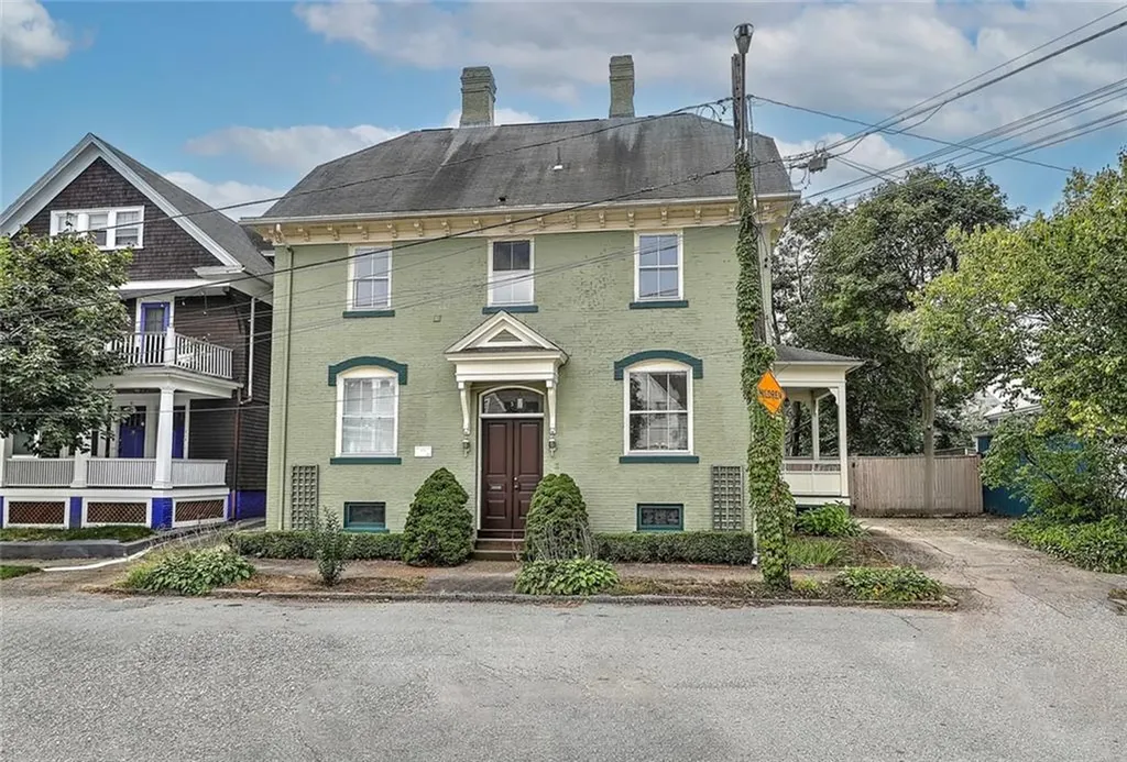 3 Nisbet Street Providence RI 02906