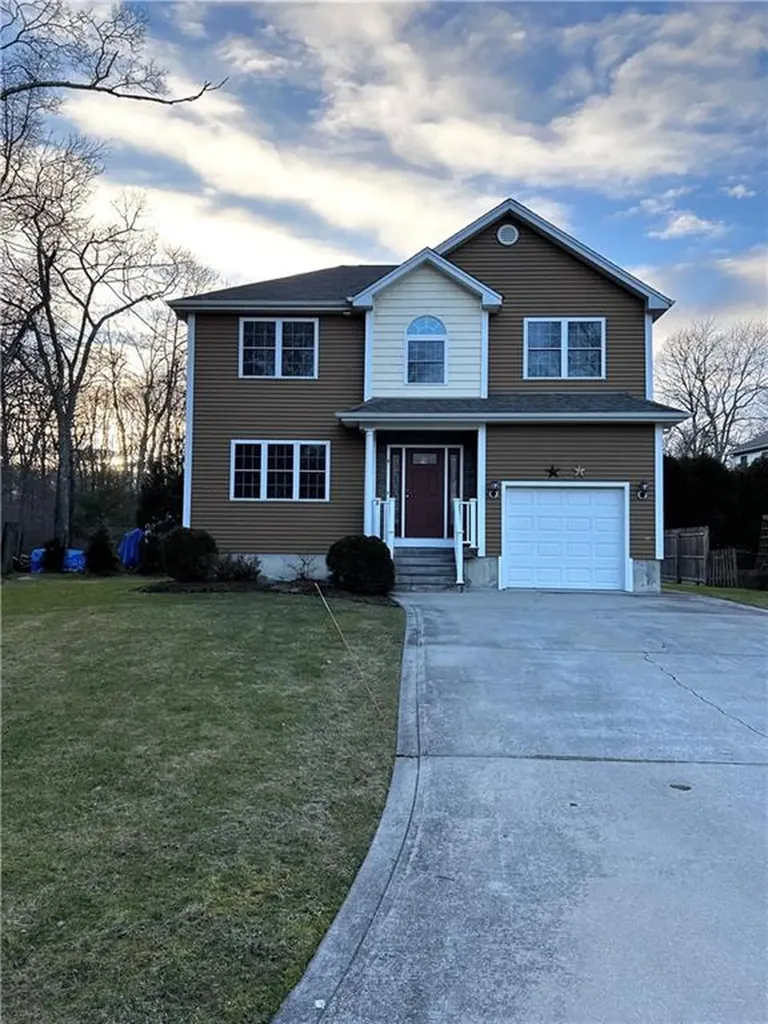 4 Oak Road Bristol RI 02809