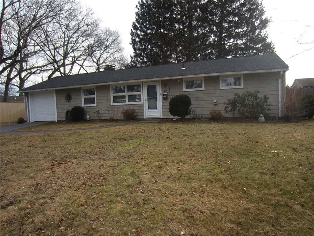 20 Gloucester Street Warwick RI 02886