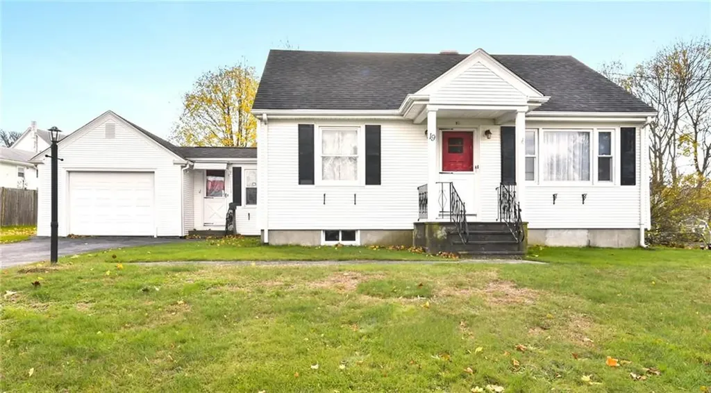19 Lepes Road Tiverton RI 02878