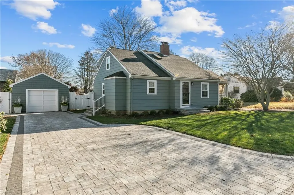 352 Forest Avenue Middletown RI 02842