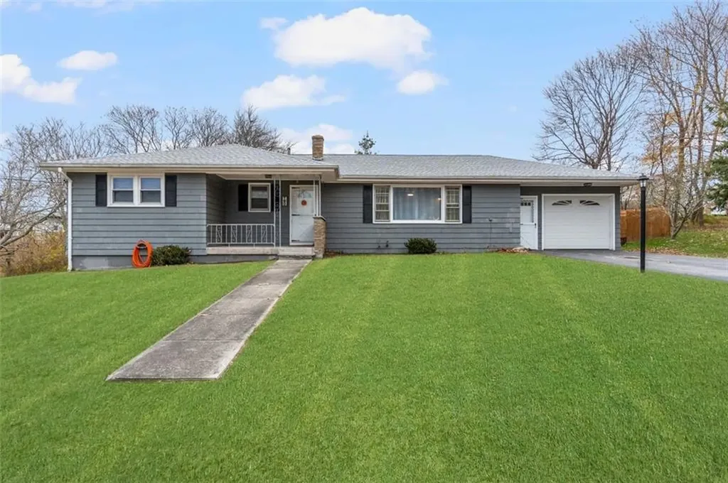 2 Mathew Road Tiverton RI 02878
