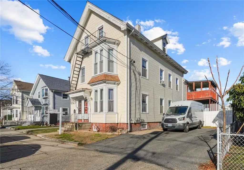 38 Laurel Street Pawtucket RI 02860