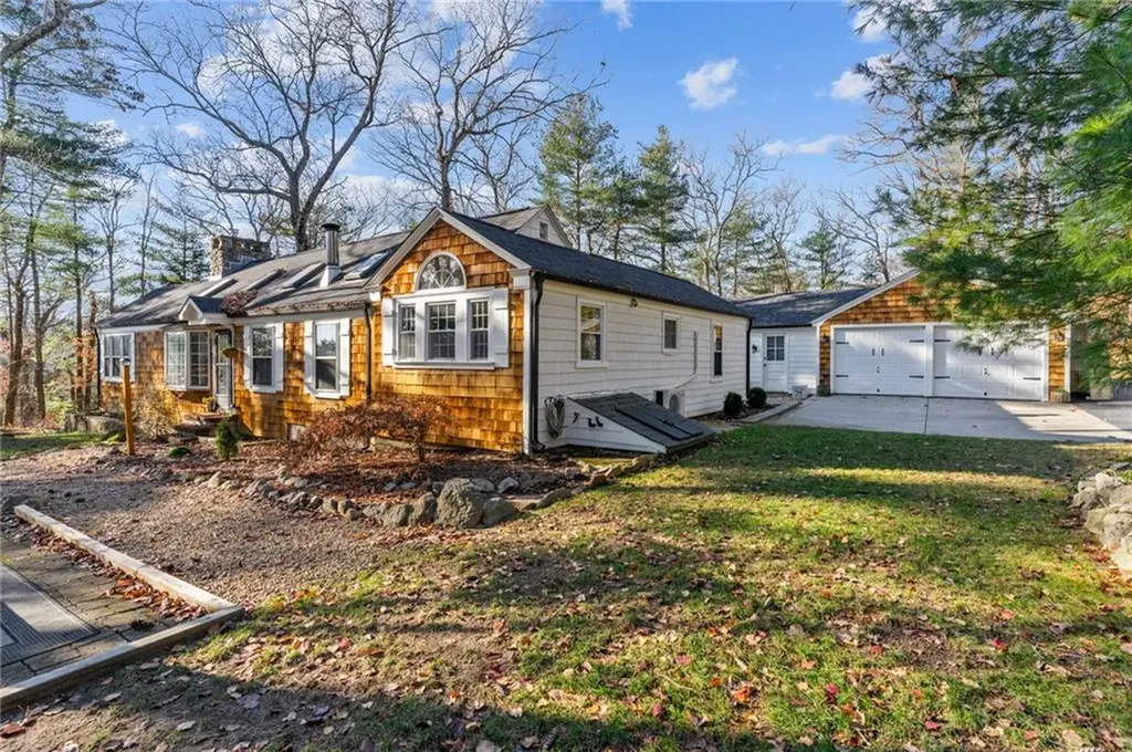 185 Stillwater Road Smithfield RI 02917