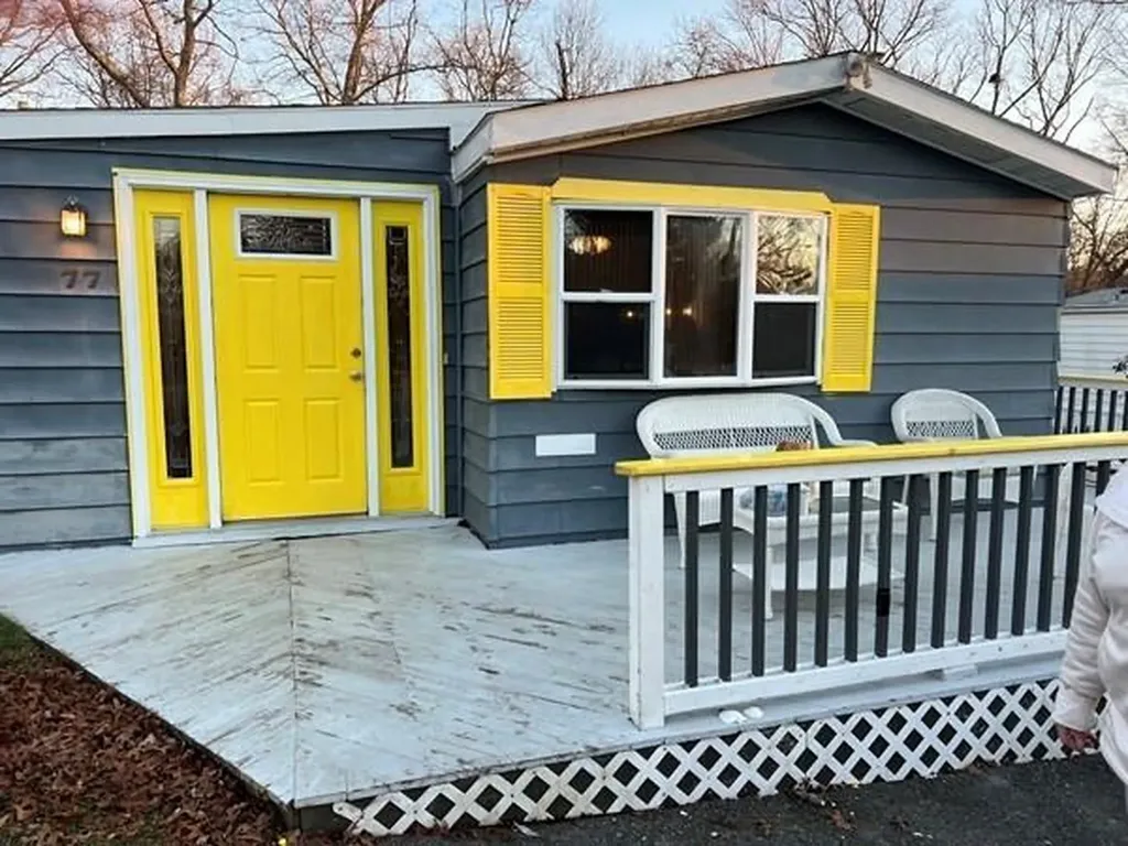 301 L: 77 Bulgarmarsh Road Tiverton RI 02878