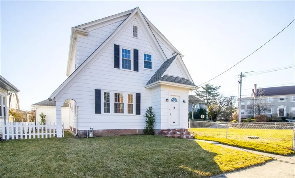 186 Bluff Avenue Cranston RI 02905
