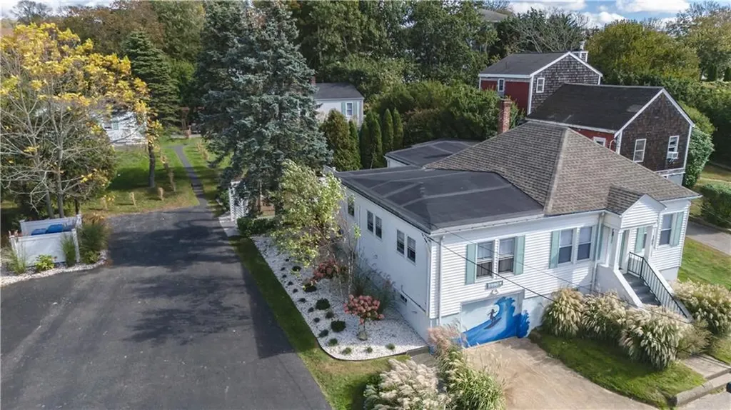 109 Aquidneck Avenue Middletown RI 02842
