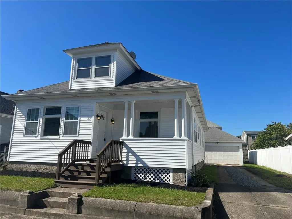 31 Rowe Avenue Pawtucket RI 02861