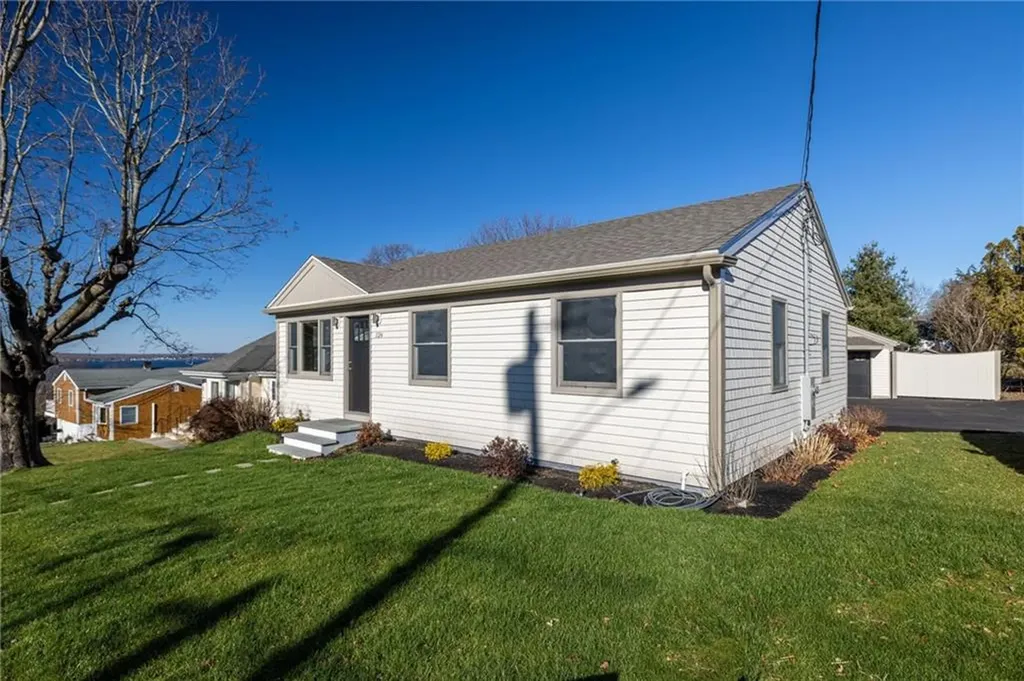 126 Hooper Street Tiverton RI 02878