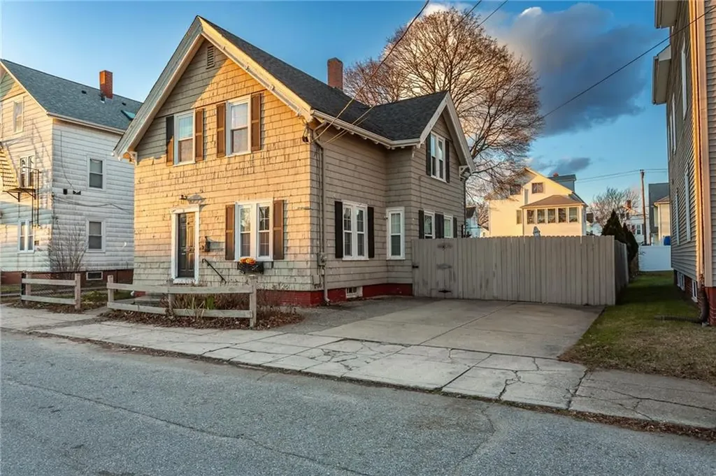 11 Elizabeth Street Cumberland RI 02864