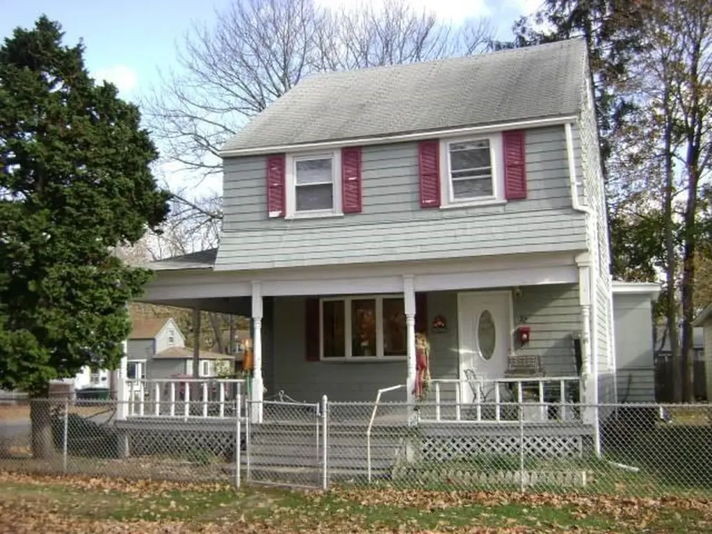 52 Uncas Street Warwick RI 02889