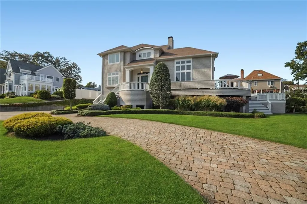 7 Wanda Street Narragansett RI 02882