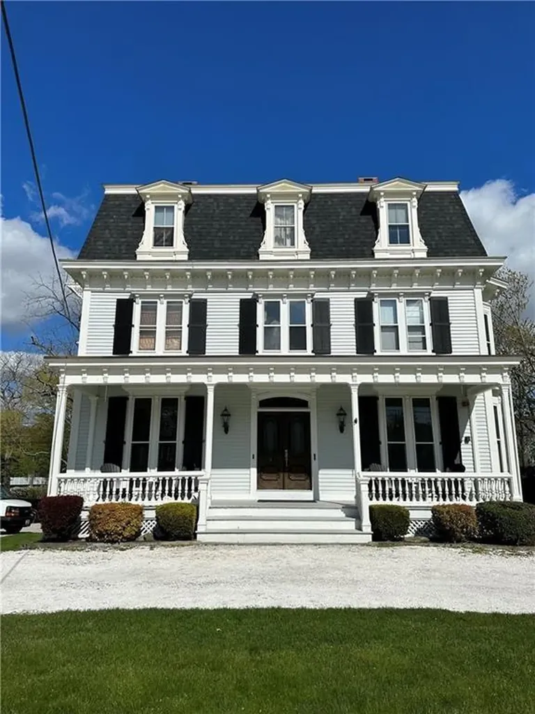 2951 East Main Road Portsmouth RI 02871