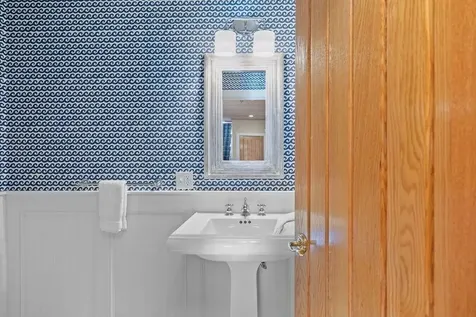 125 Corys Lane Portsmouth RI 02871