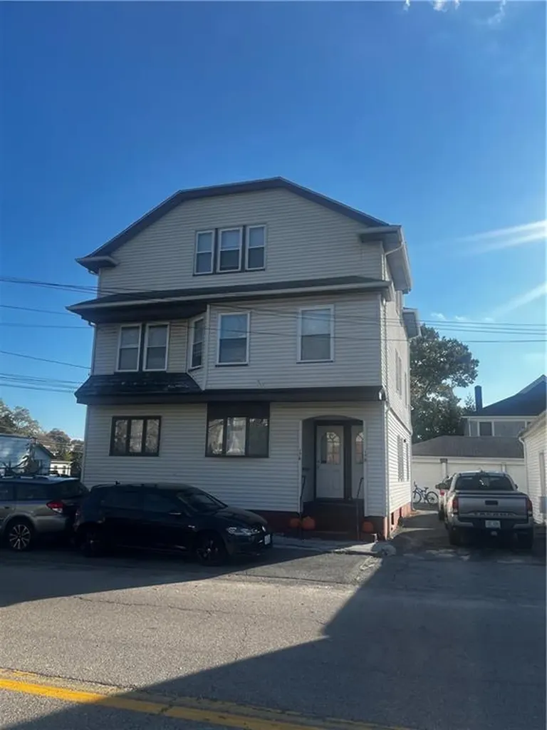 176 Bay Spring Avenue Barrington RI 02806