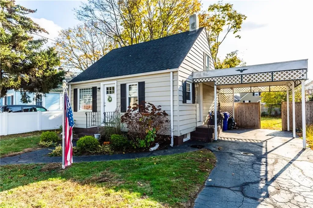 21 Wellesley Avenue Pawtucket RI 02860