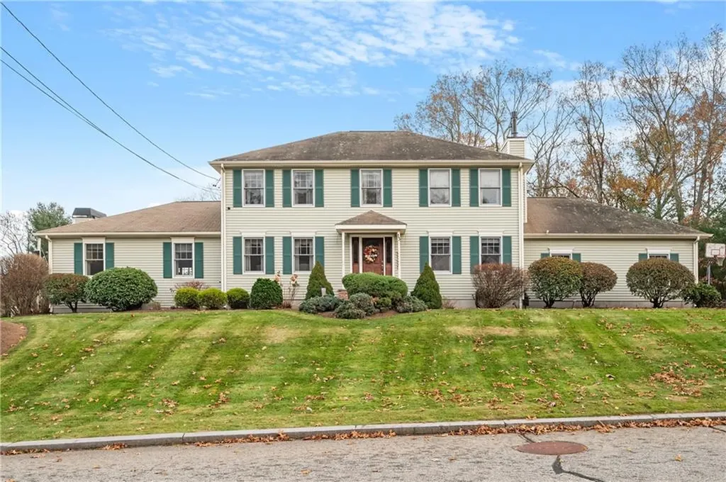 15 Great Meadows Lane Lincoln RI 02865