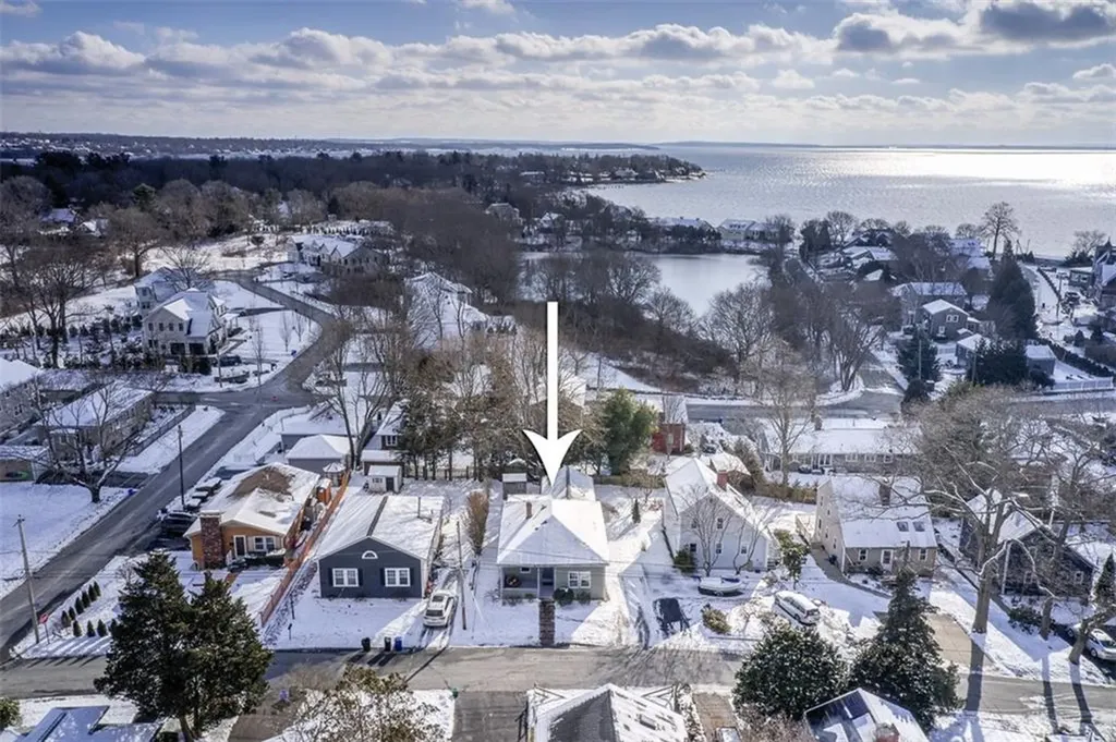 62 Fales Avenue Barrington RI 02806