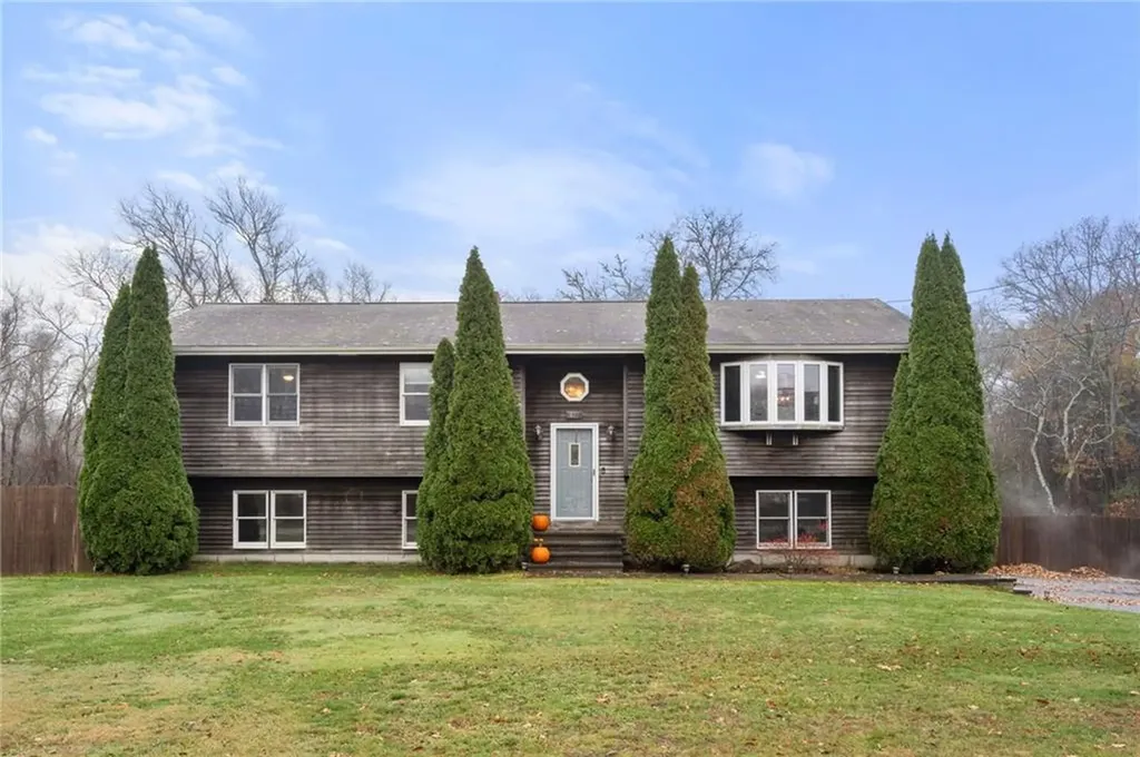 837 East Road Tiverton RI 02878