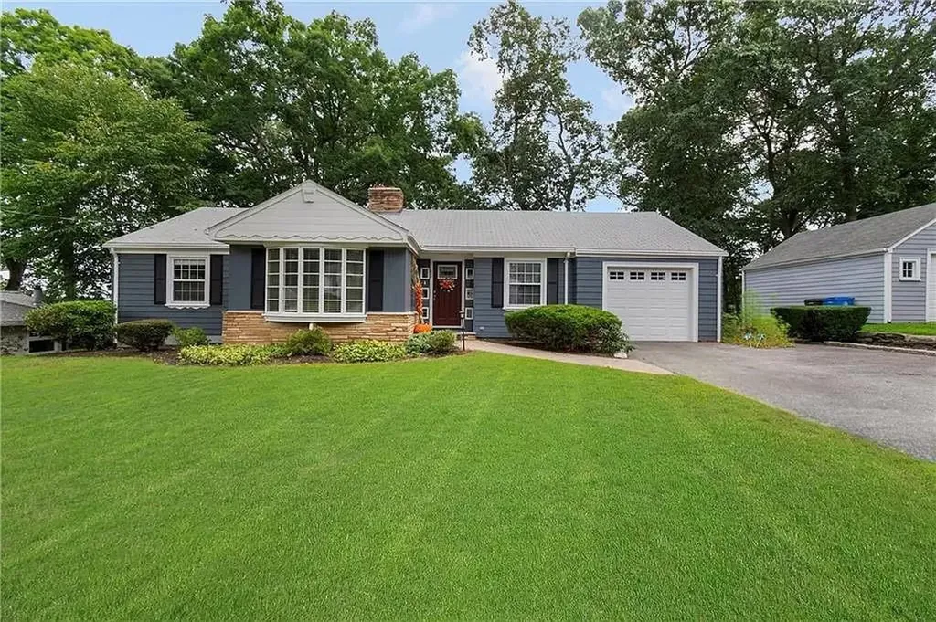62 Bennington Road Cranston RI 02920