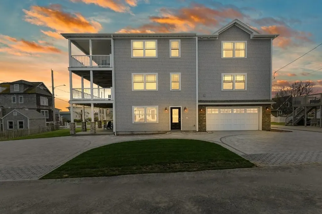 42 Pocono Road Narragansett RI 02882