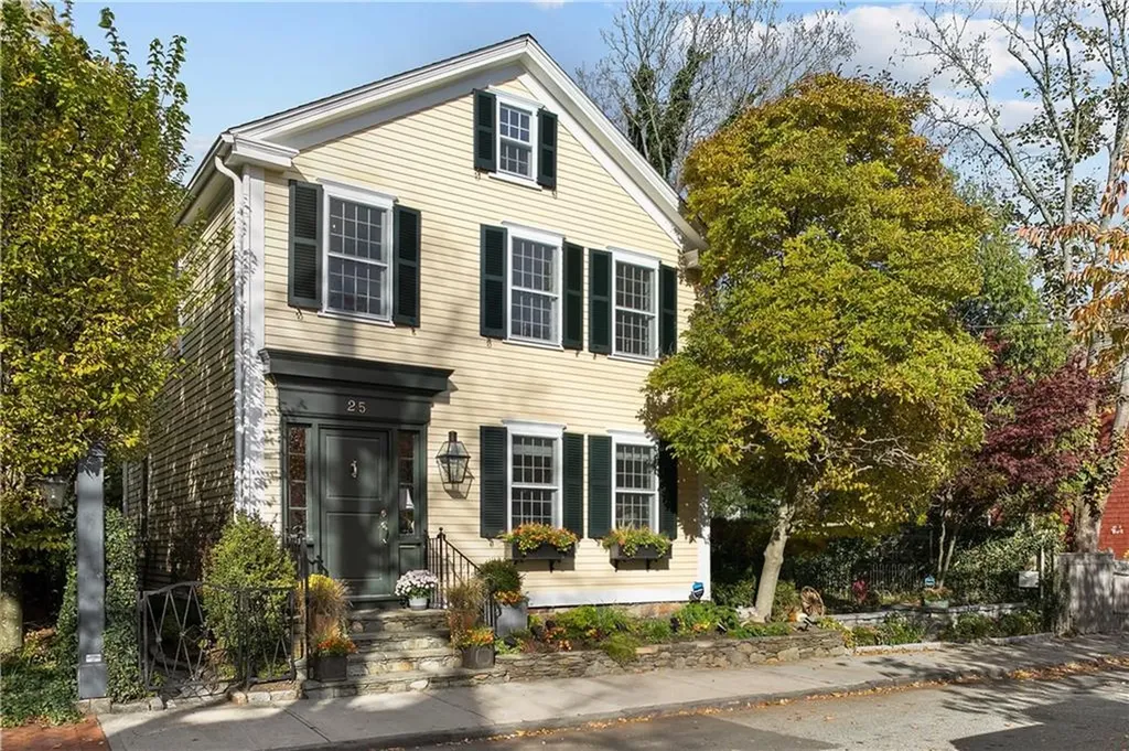 25 Willow Street Newport RI 02840