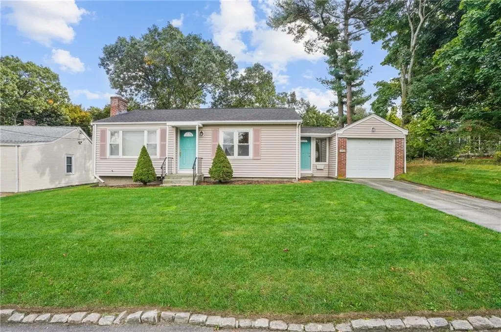 28 Meadow View Drive Cranston RI 02920