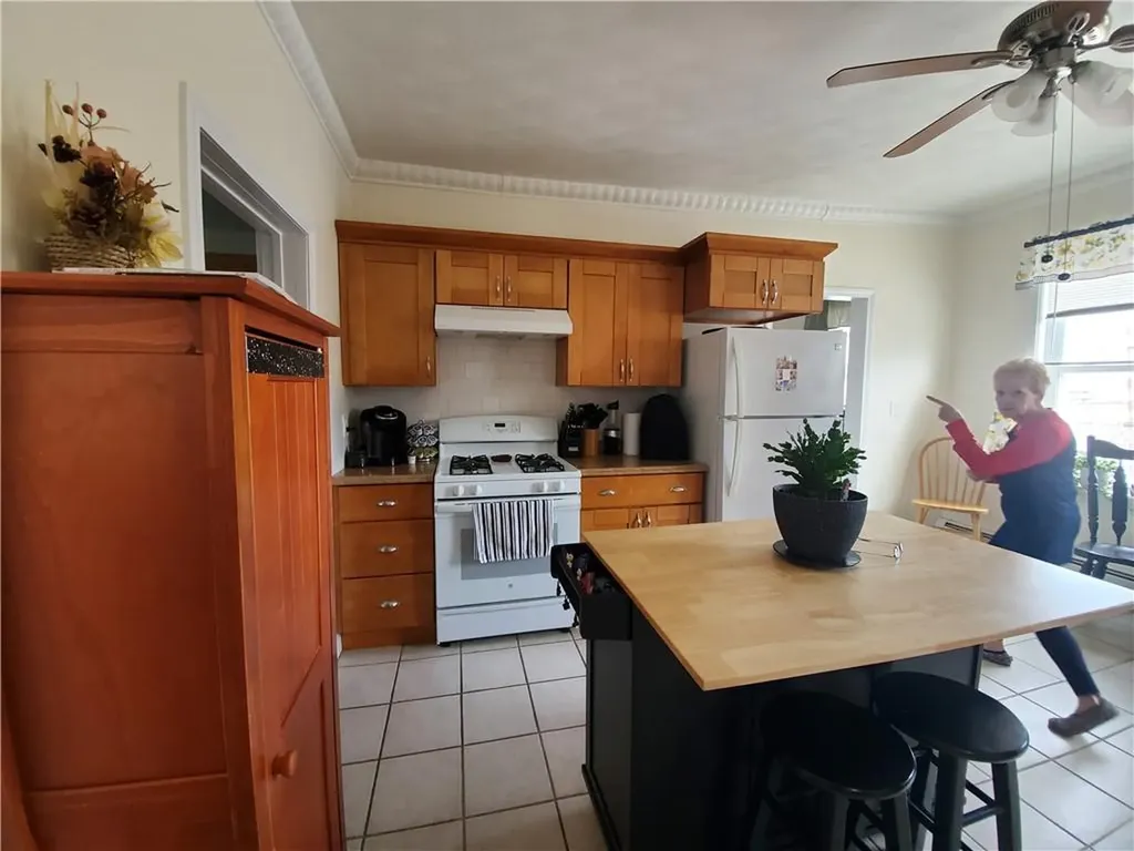 103 Hamlet Avenue Woonsocket RI 02895