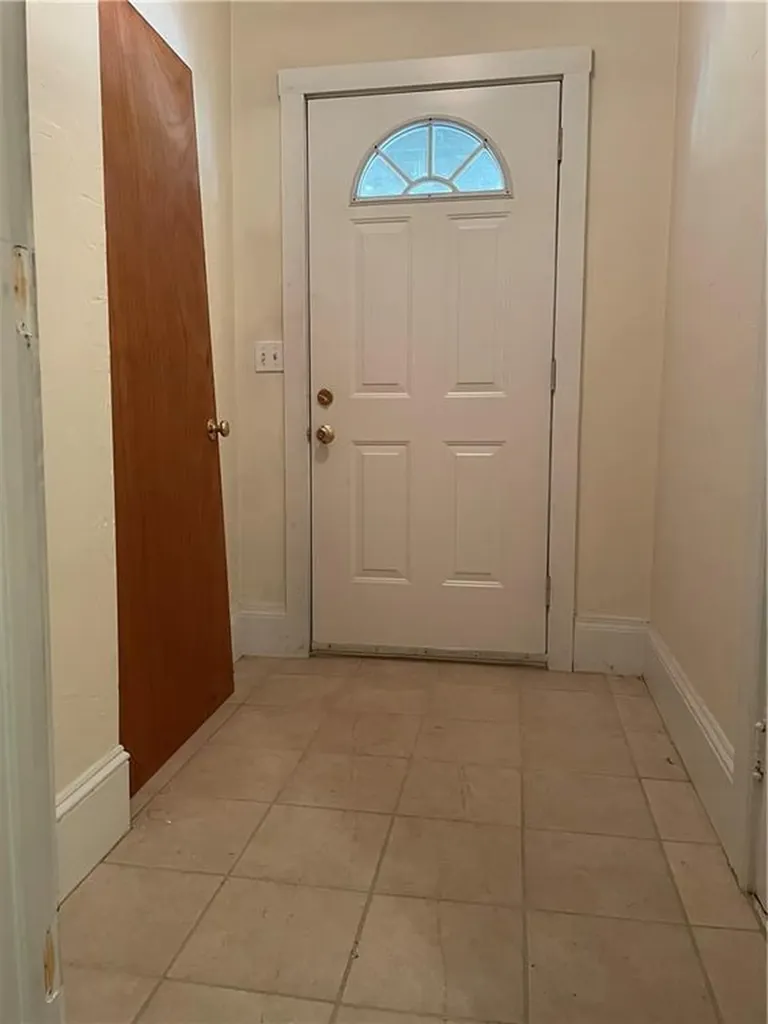 103 Hamlet Avenue Woonsocket RI 02895