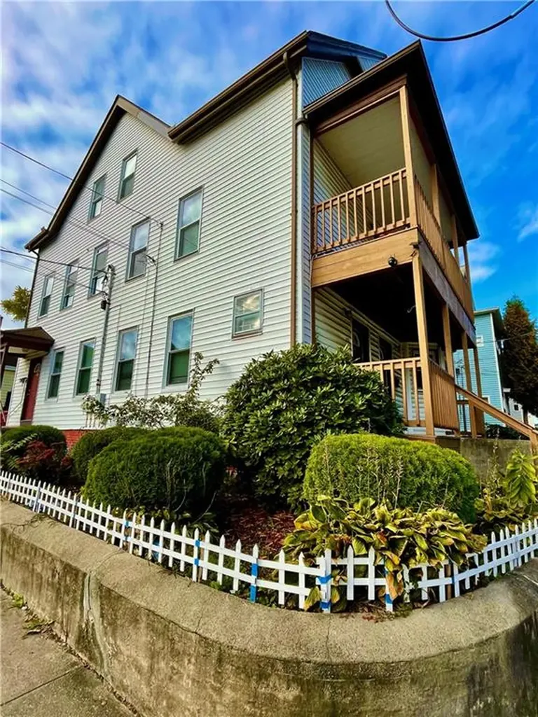 103 Hamlet Avenue Woonsocket RI 02895